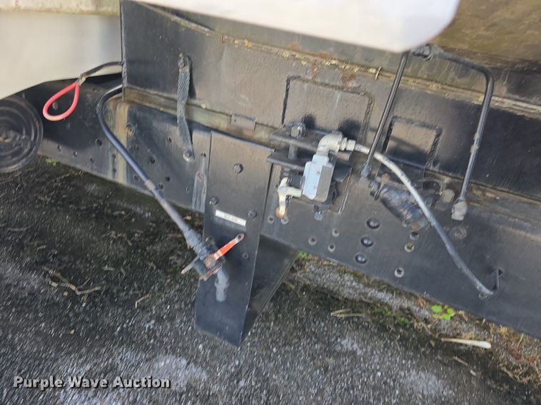 image for item DQ4572 1986 Ford F700 fuel truck