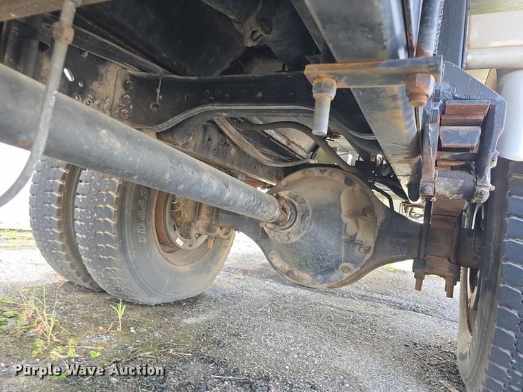 image for item DQ4572 1986 Ford F700 fuel truck