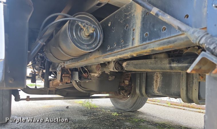 image for item DQ4572 1986 Ford F700 fuel truck