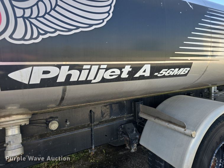 image for item DQ4572 1986 Ford F700 fuel truck