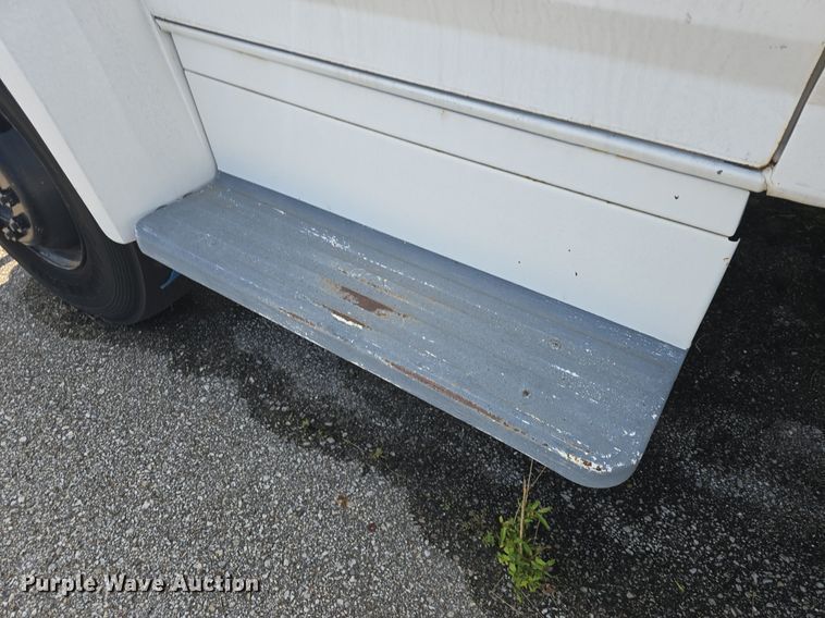 image for item DQ4572 1986 Ford F700 fuel truck