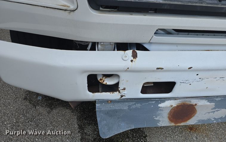 image for item DQ4572 1986 Ford F700 fuel truck