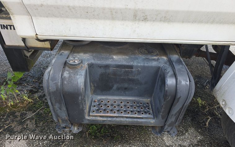 image for item DQ4572 1986 Ford F700 fuel truck