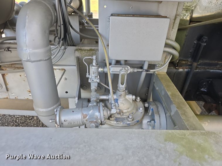 image for item DQ4572 1986 Ford F700 fuel truck