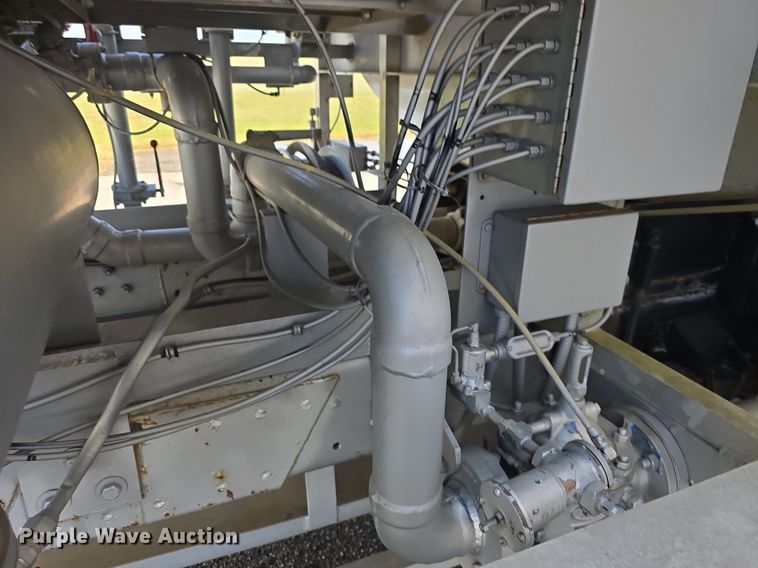 image for item DQ4572 1986 Ford F700 fuel truck