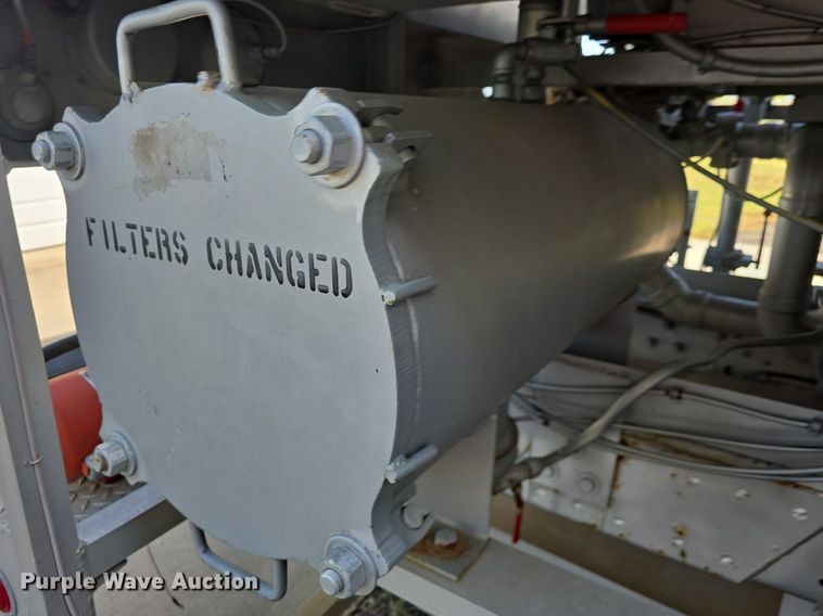 image for item DQ4572 1986 Ford F700 fuel truck