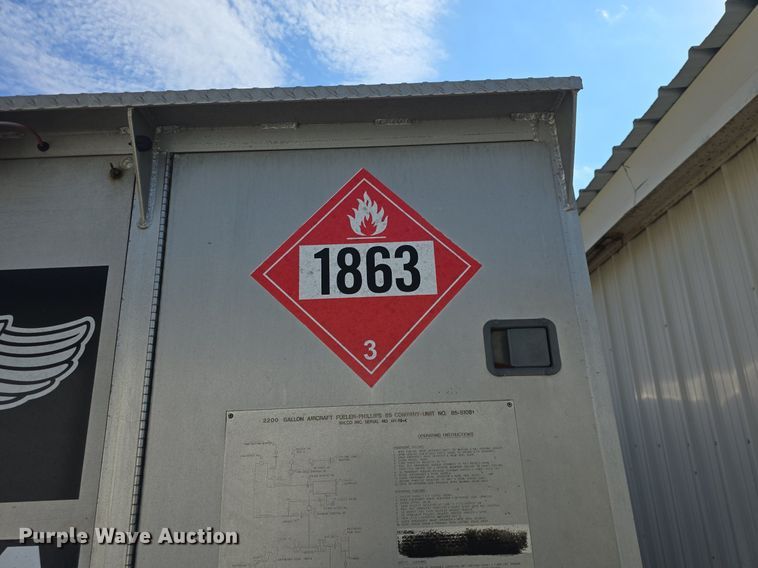 image for item DQ4572 1986 Ford F700 fuel truck