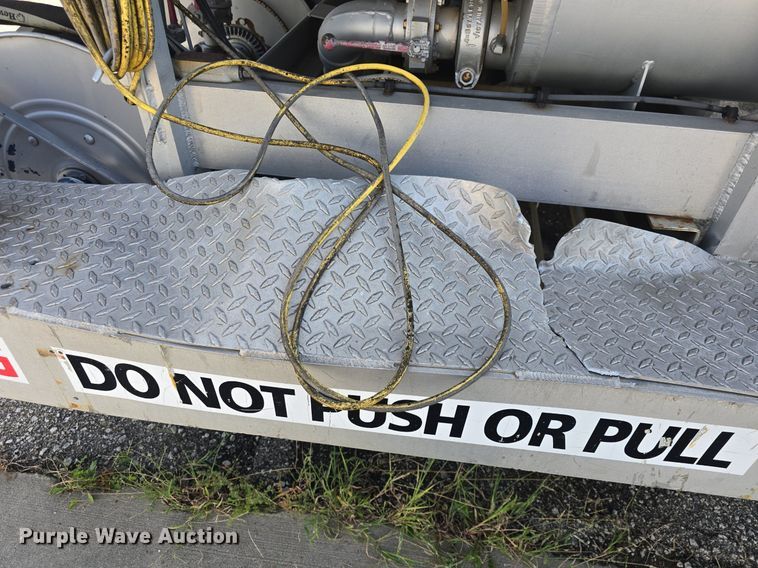 image for item DQ4572 1986 Ford F700 fuel truck