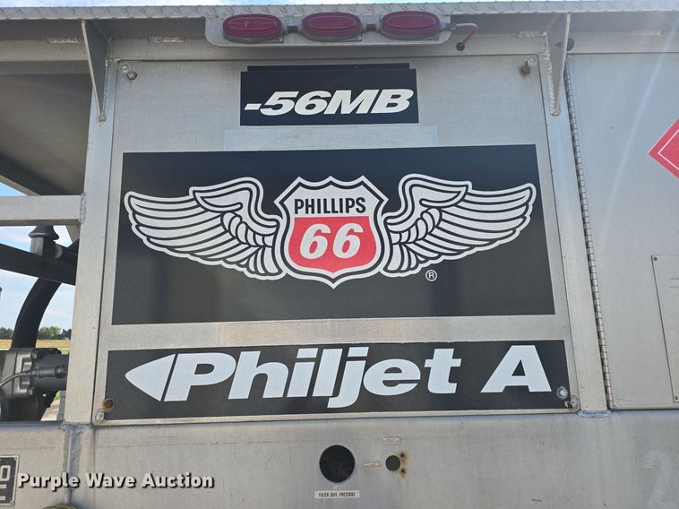 image for item DQ4572 1986 Ford F700 fuel truck