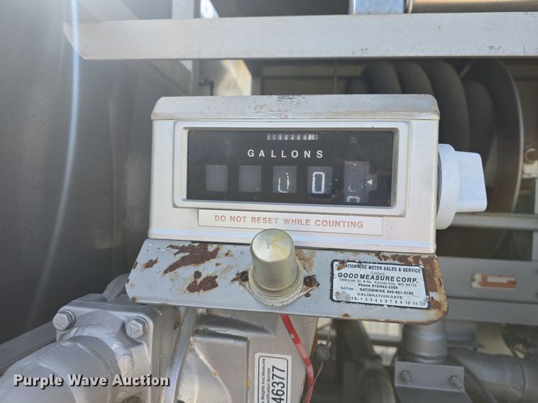 image for item DQ4572 1986 Ford F700 fuel truck