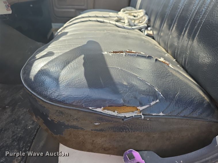 image for item DQ4572 1986 Ford F700 fuel truck