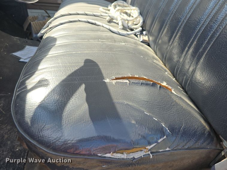 image for item DQ4572 1986 Ford F700 fuel truck