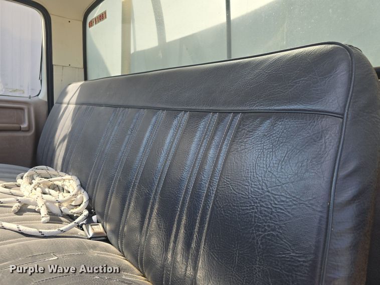 image for item DQ4572 1986 Ford F700 fuel truck