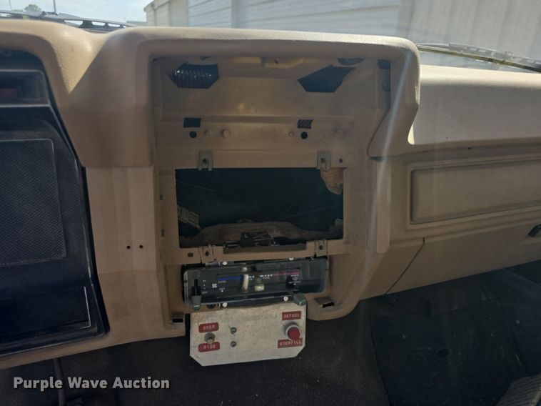 image for item DQ4572 1986 Ford F700 fuel truck