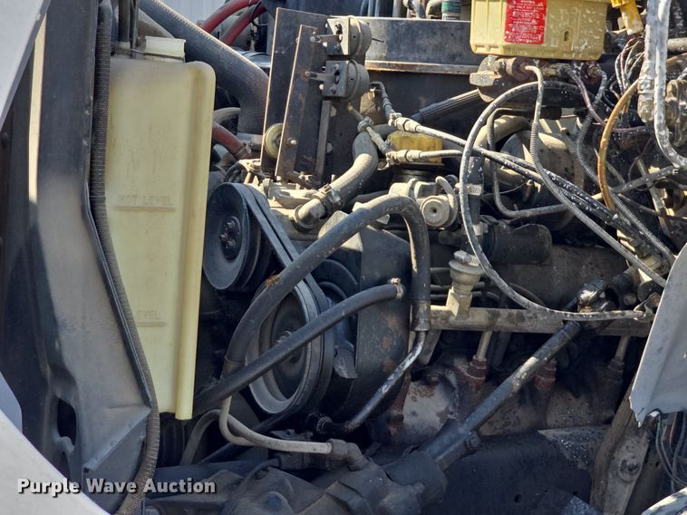 image for item DQ4572 1986 Ford F700 fuel truck