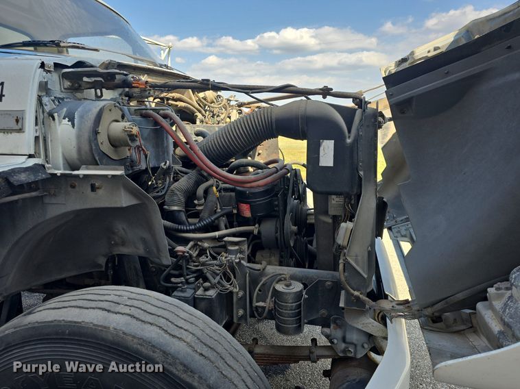 image for item DQ4572 1986 Ford F700 fuel truck