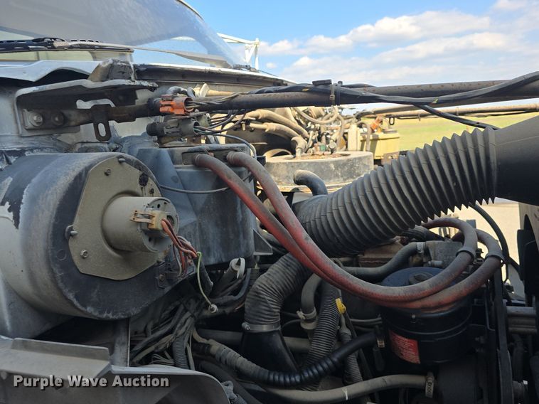 image for item DQ4572 1986 Ford F700 fuel truck