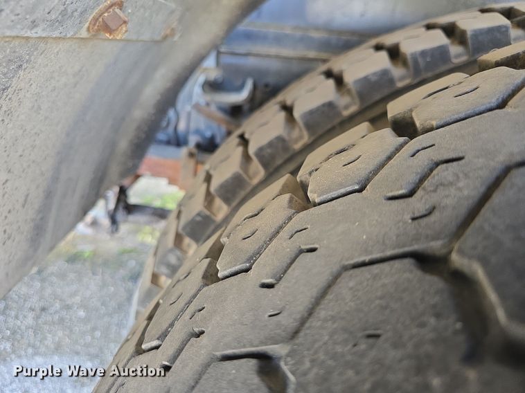 image for item DQ4572 1986 Ford F700 fuel truck