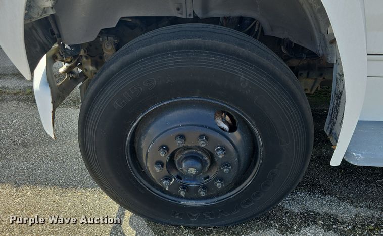 image for item DQ4572 1986 Ford F700 fuel truck