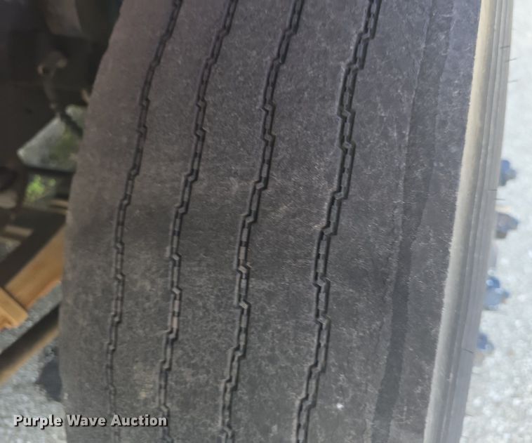 image for item DQ4572 1986 Ford F700 fuel truck