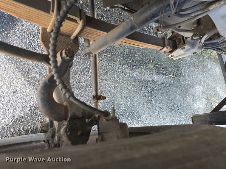 image for item DQ4572 1986 Ford F700 fuel truck