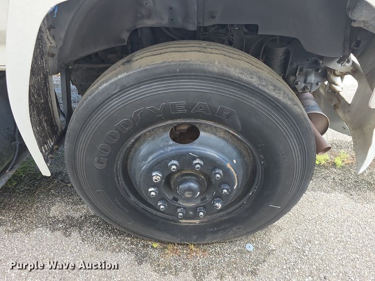 image for item DQ4572 1986 Ford F700 fuel truck