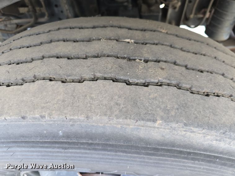 image for item DQ4572 1986 Ford F700 fuel truck