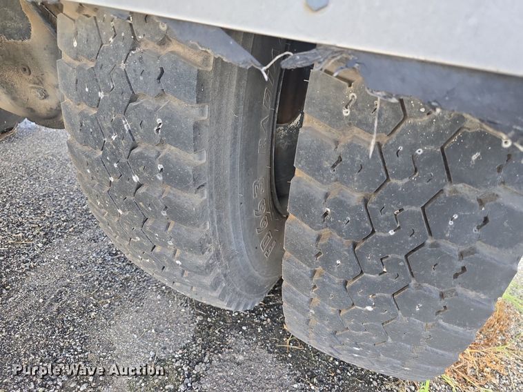 image for item DQ4572 1986 Ford F700 fuel truck