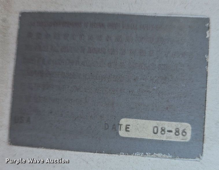 image for item DQ4572 1986 Ford F700 fuel truck