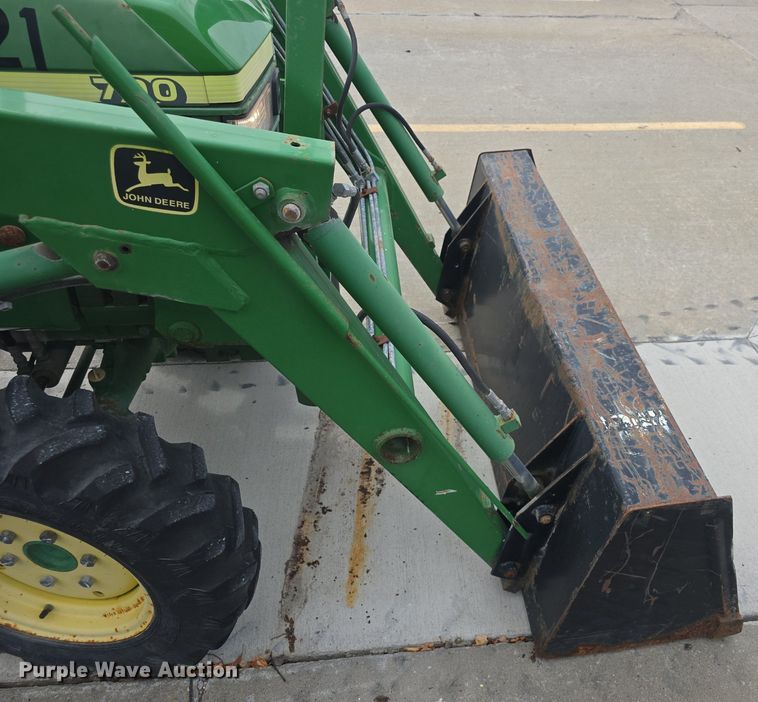 image for item DQ4574 2001 John Deere  790 MFWD tractor