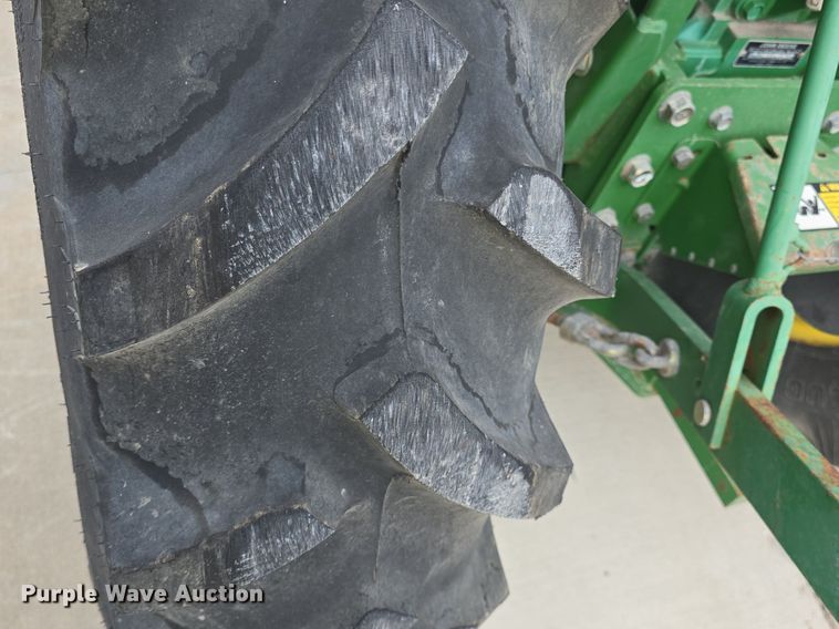 image for item DQ4574 2001 John Deere  790 MFWD tractor