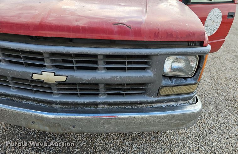 image for item DQ5150 1994 Chevrolet C2500 animal control pickup truck