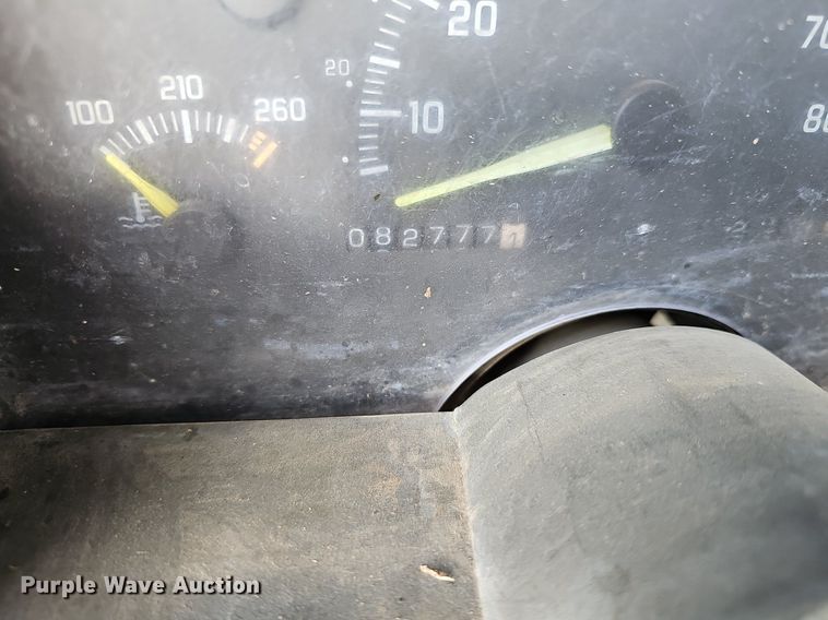 image for item DQ5150 1994 Chevrolet C2500 animal control pickup truck