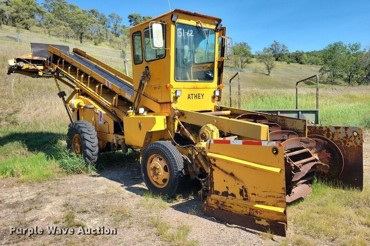 image for item DR4473 1980 Athey 7-12D windrow elevator