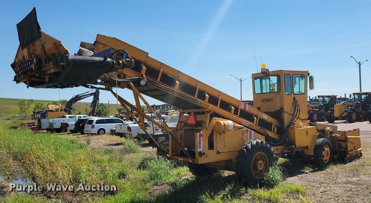 image for item DR4473 1980 Athey 7-12D windrow elevator