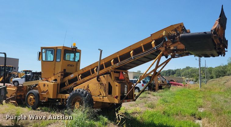 image for item DR4473 1980 Athey 7-12D windrow elevator