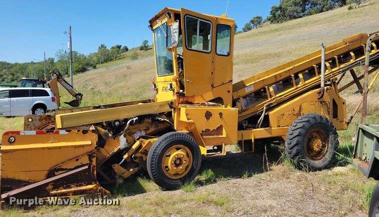 image for item DR4473 1980 Athey 7-12D windrow elevator