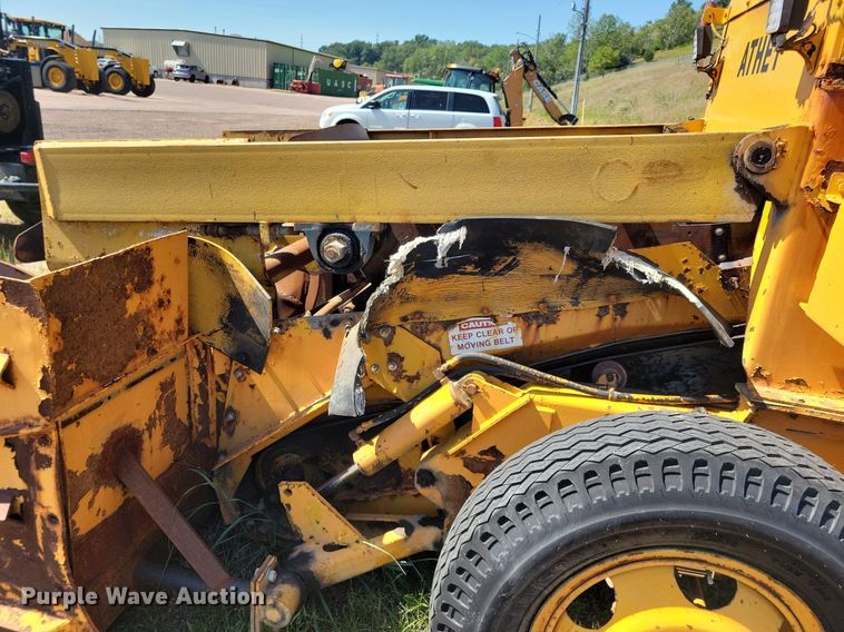 image for item DR4473 1980 Athey 7-12D windrow elevator