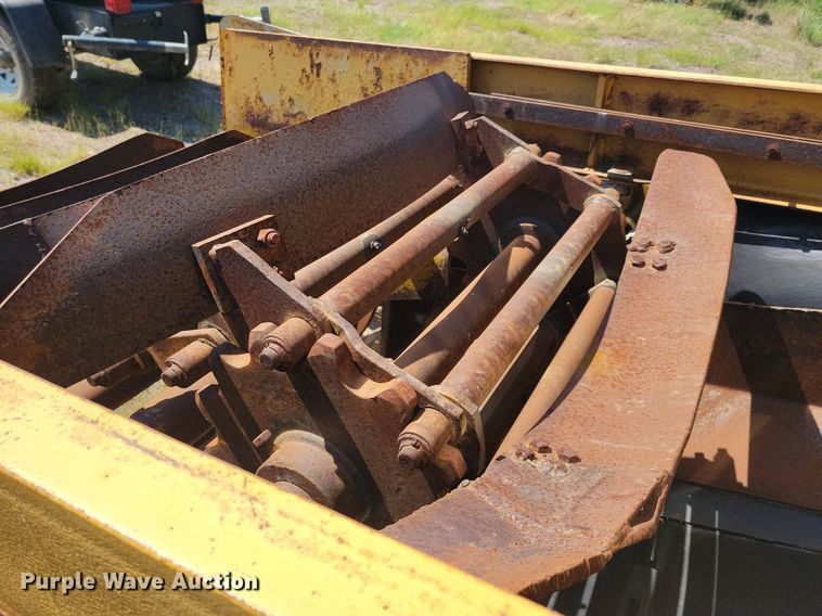 image for item DR4473 1980 Athey 7-12D windrow elevator
