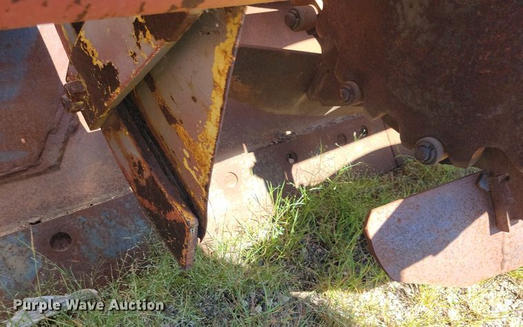 image for item DR4473 1980 Athey 7-12D windrow elevator