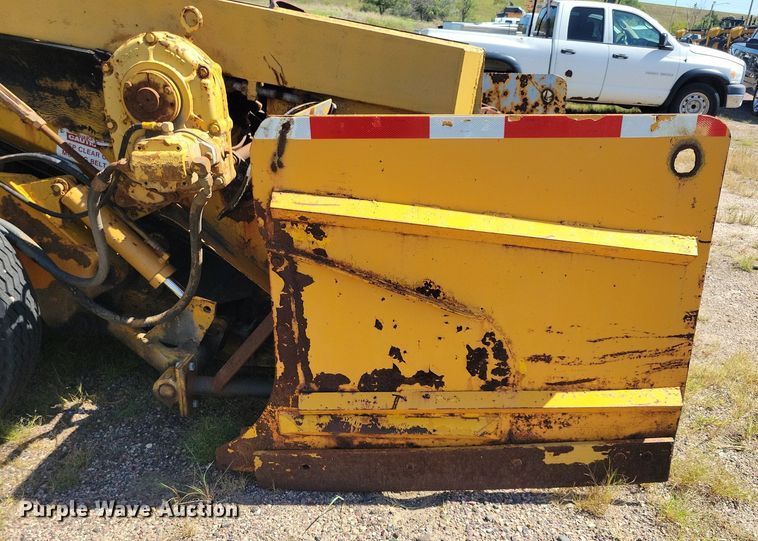 image for item DR4473 1980 Athey 7-12D windrow elevator