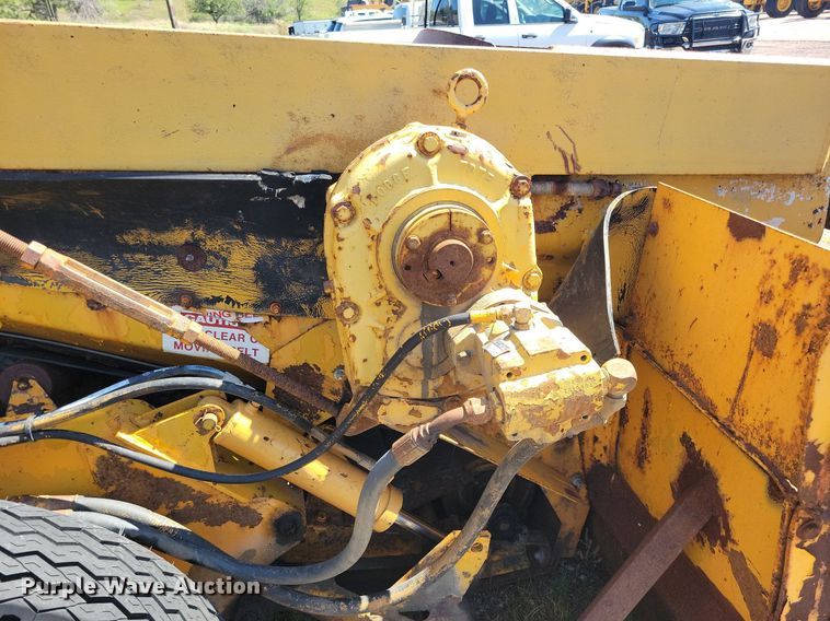 image for item DR4473 1980 Athey 7-12D windrow elevator