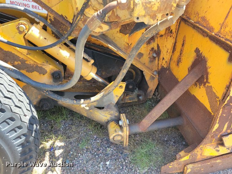 image for item DR4473 1980 Athey 7-12D windrow elevator