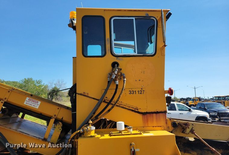 image for item DR4473 1980 Athey 7-12D windrow elevator