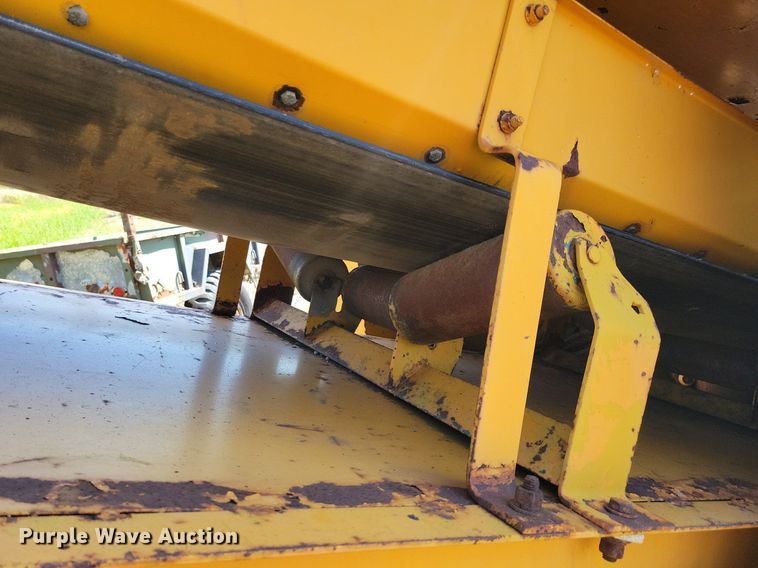 image for item DR4473 1980 Athey 7-12D windrow elevator