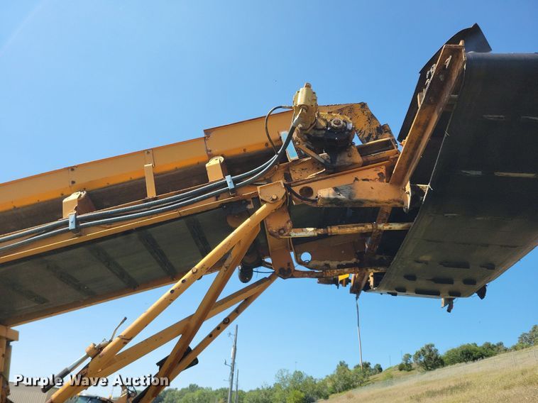 image for item DR4473 1980 Athey 7-12D windrow elevator