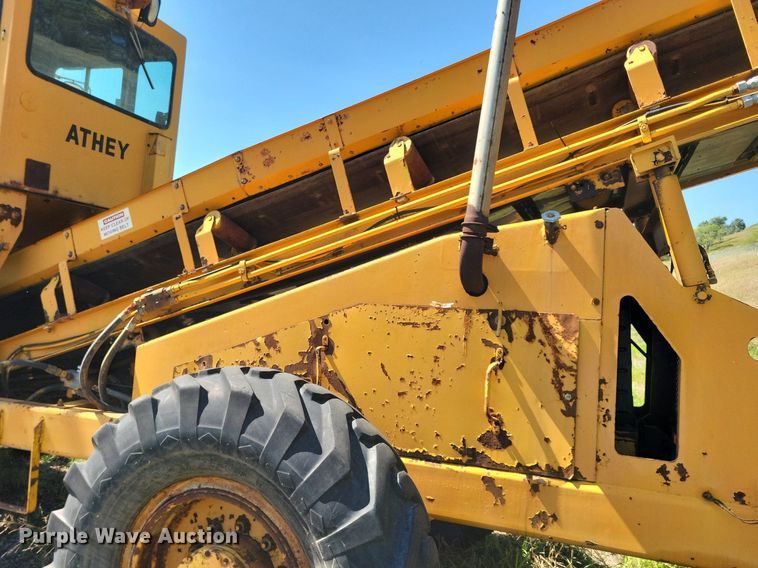 image for item DR4473 1980 Athey 7-12D windrow elevator