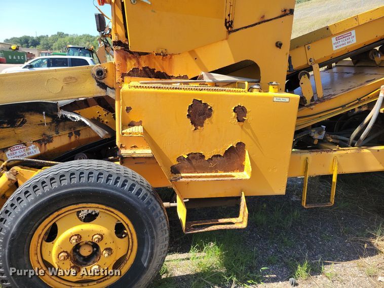 image for item DR4473 1980 Athey 7-12D windrow elevator