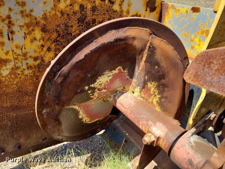 image for item DR4473 1980 Athey 7-12D windrow elevator