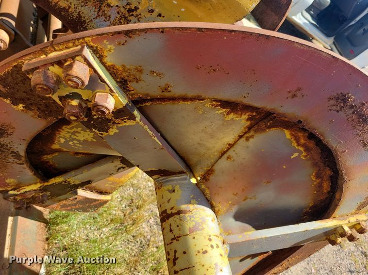 image for item DR4473 1980 Athey 7-12D windrow elevator